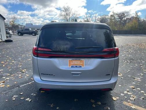 2024 Chrysler Pacifica Touring-L