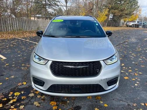 2024 Chrysler Pacifica Touring-L