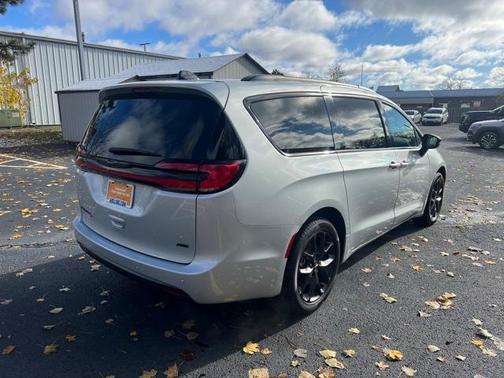2024 Chrysler Pacifica Touring-L