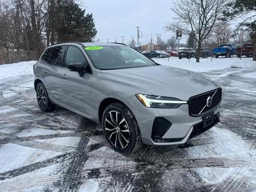 2025 Volvo XC60 B5 Plus