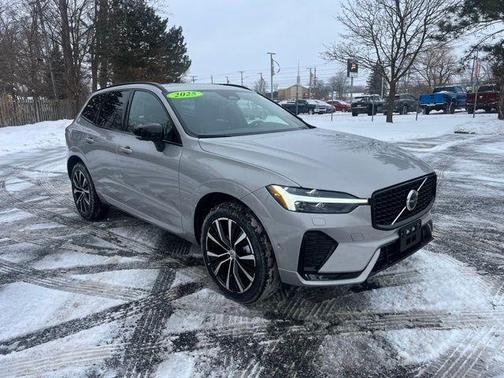 2025 Volvo XC60 B5 Plus