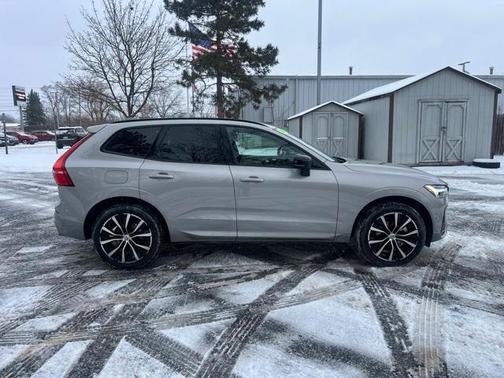 2025 Volvo XC60 B5 Plus