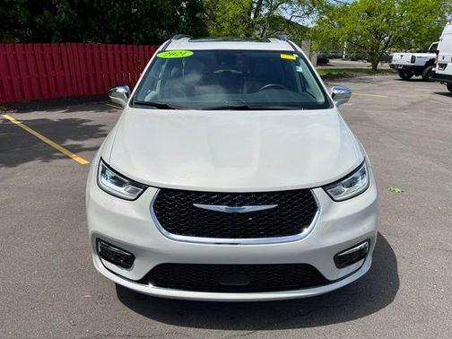 Luxury White Pearlcoat 2021 Chrysler Pacifica Hybrid Limited