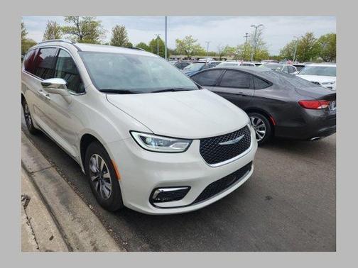 Luxury White Pearlcoat 2021 Chrysler Pacifica Hybrid Limited