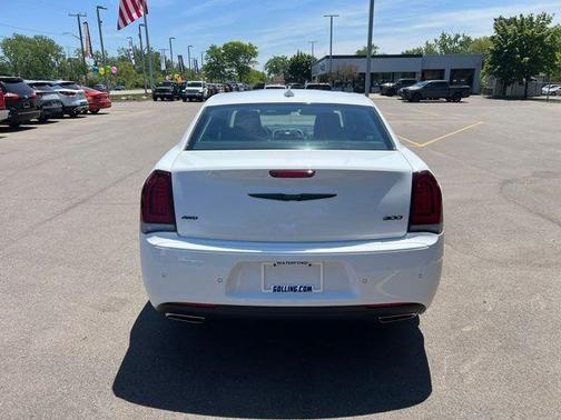 Bright White Clearcoat 2023 Chrysler 300 Touring L