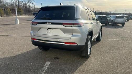 2025 Jeep Grand Cherokee Laredo