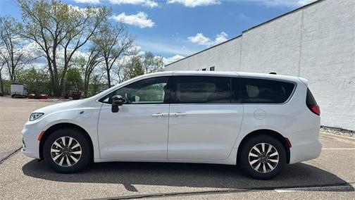 2025 Chrysler Pacifica Hybrid Select