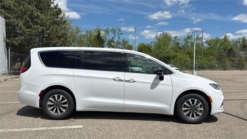 2025 Chrysler Pacifica Hybrid Select