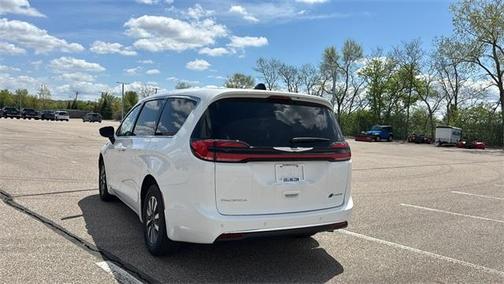 2025 Chrysler Pacifica Hybrid Select