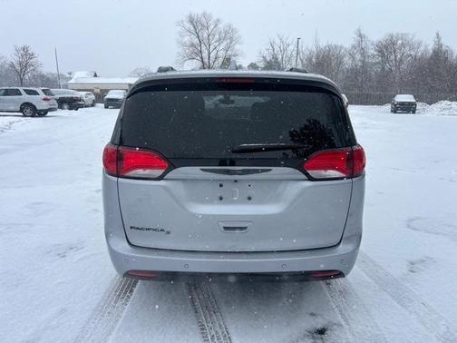 2018 Chrysler Pacifica Touring-L