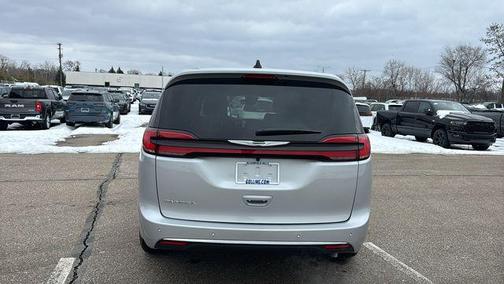 2026 Chrysler Pacifica Select