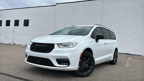 Bright White Clearcoat 2026 Chrysler Pacifica Limited