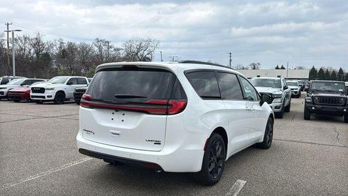 Bright White Clearcoat 2026 Chrysler Pacifica Limited