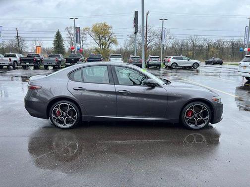 Vesuvio Gray Metallic 2024 Alfa Romeo Giulia Veloce