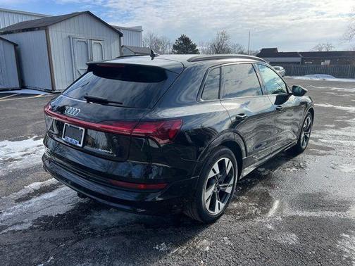 2022 Audi e-tron Premium