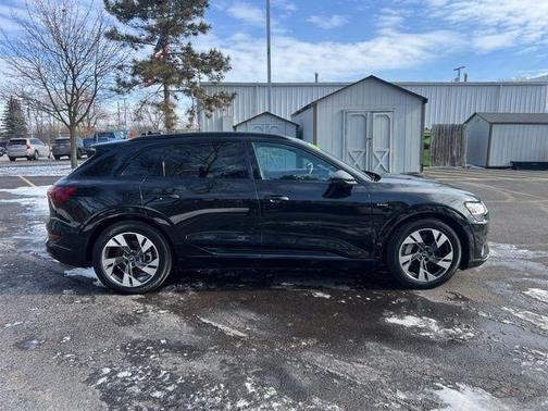 2022 Audi e-tron Premium