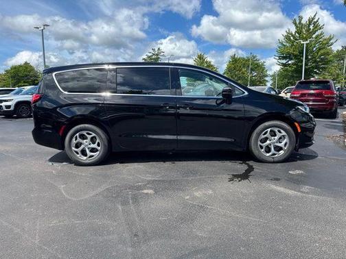 Diamond Black 2024 Chrysler Pacifica Limited