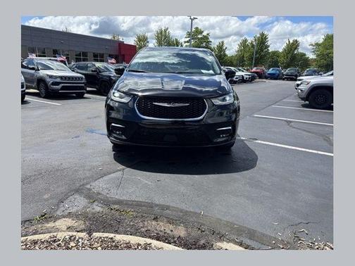 Diamond Black 2024 Chrysler Pacifica Limited