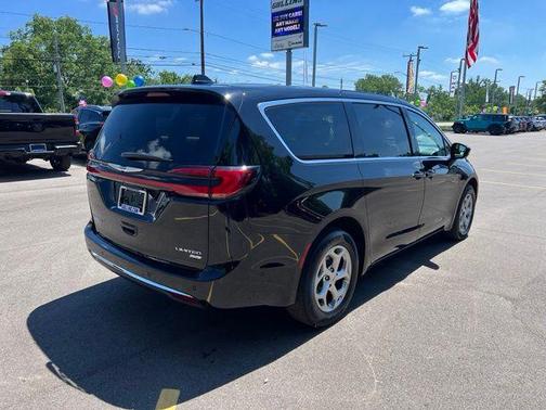 Diamond Black 2024 Chrysler Pacifica Limited