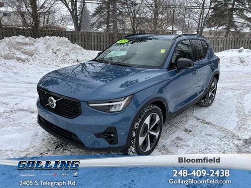 2025 Volvo XC40 B5 Plus Dark Theme