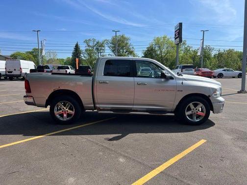 Bright Silver Clearcoat Metallic 2012 RAM 1500 SLT