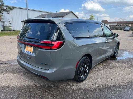 2022 Chrysler Pacifica Hybrid Limited