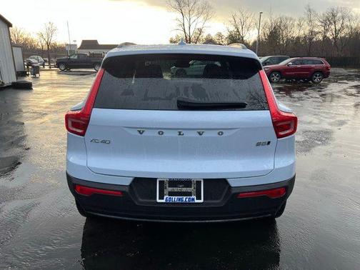 2025 Volvo XC40 B5 Plus Dark Theme