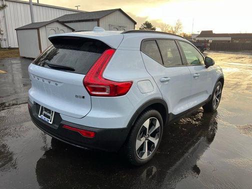 2025 Volvo XC40 B5 Plus Dark Theme