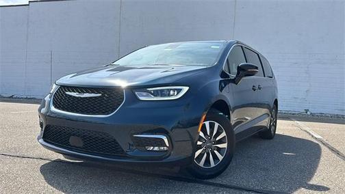 2025 Chrysler Pacifica Hybrid Select