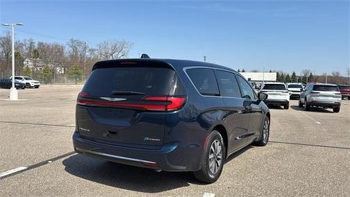 2025 Chrysler Pacifica Hybrid Select