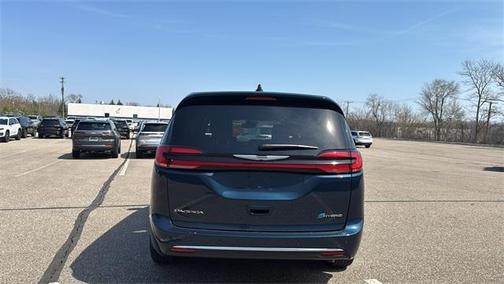 2025 Chrysler Pacifica Hybrid Select