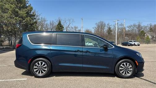 2025 Chrysler Pacifica Hybrid Select
