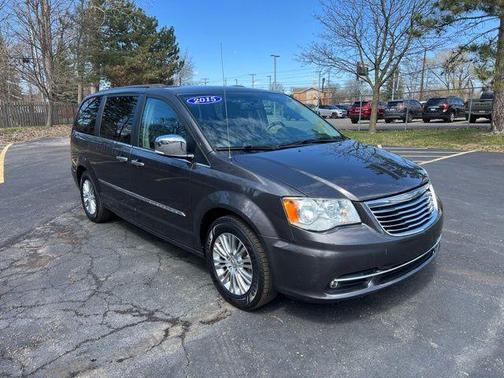 2015 Chrysler Town & Country Touring-L