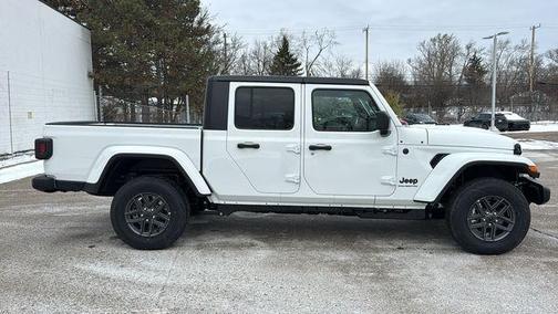 2026 Jeep Gladiator Sport