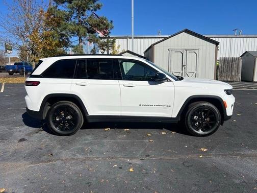 2024 Jeep Grand Cherokee Laredo