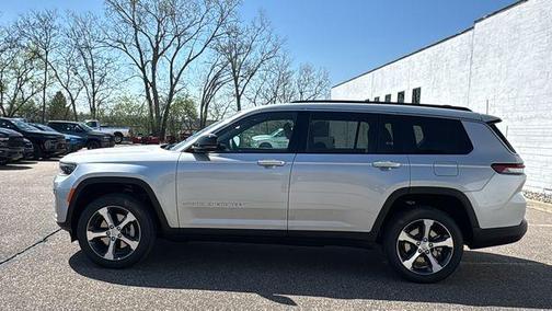 Silver Zynith 2026 Jeep Grand Cherokee L Limited