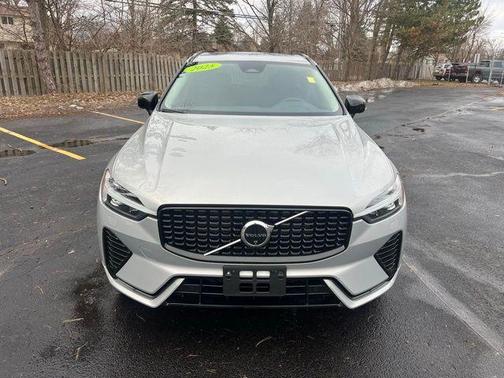 2025 Volvo XC60 B5 Plus