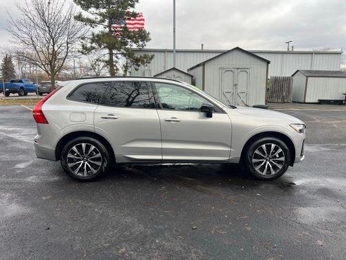 2025 Volvo XC60 B5 Plus