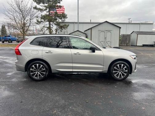 2025 Volvo XC60 B5 Plus