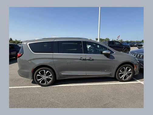 Ceramic Gray Clearcoat 2025 Chrysler Pacifica Pinnacle