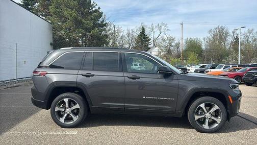 Metallic 2026 Jeep Grand Cherokee Limited