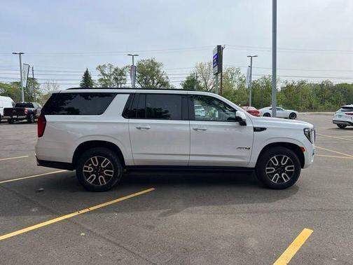 Summit White 2023 GMC Yukon XL AT4