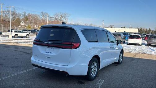 Bright White Clearcoat 2026 Chrysler Pacifica Select