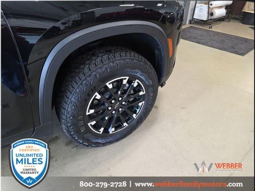 Mosaic Black Metallic 2026 Chevrolet Traverse AWD Z71
