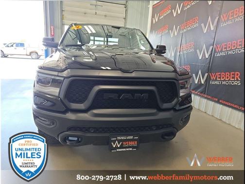 Diamond Black Crystal Pearlcoat 2024 RAM 1500 Rebel