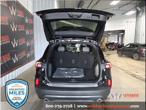 AGATE BLACK METALLIC 2026 Ford Escape ST-Line