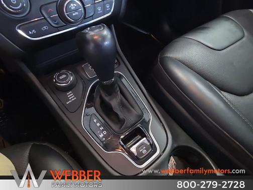 Bright White Clearcoat 2023 Jeep Cherokee Altitude