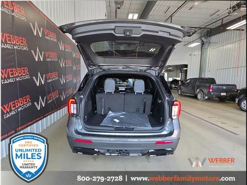 CARBONIZED GRAY METALLIC 2026 Ford Explorer ST-Line
