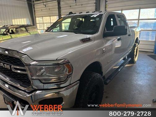 2022 RAM 2500 Tradesman Crew Cab 4x4 6'4' Box