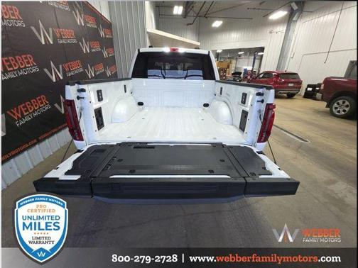 STAR WHITE METALLIC TRICOAT 2025 Ford F-150 Platinum